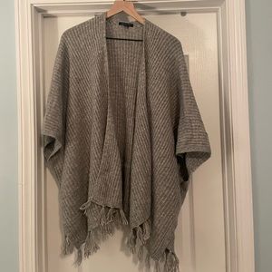 American Eagle Gray Knit Shawl